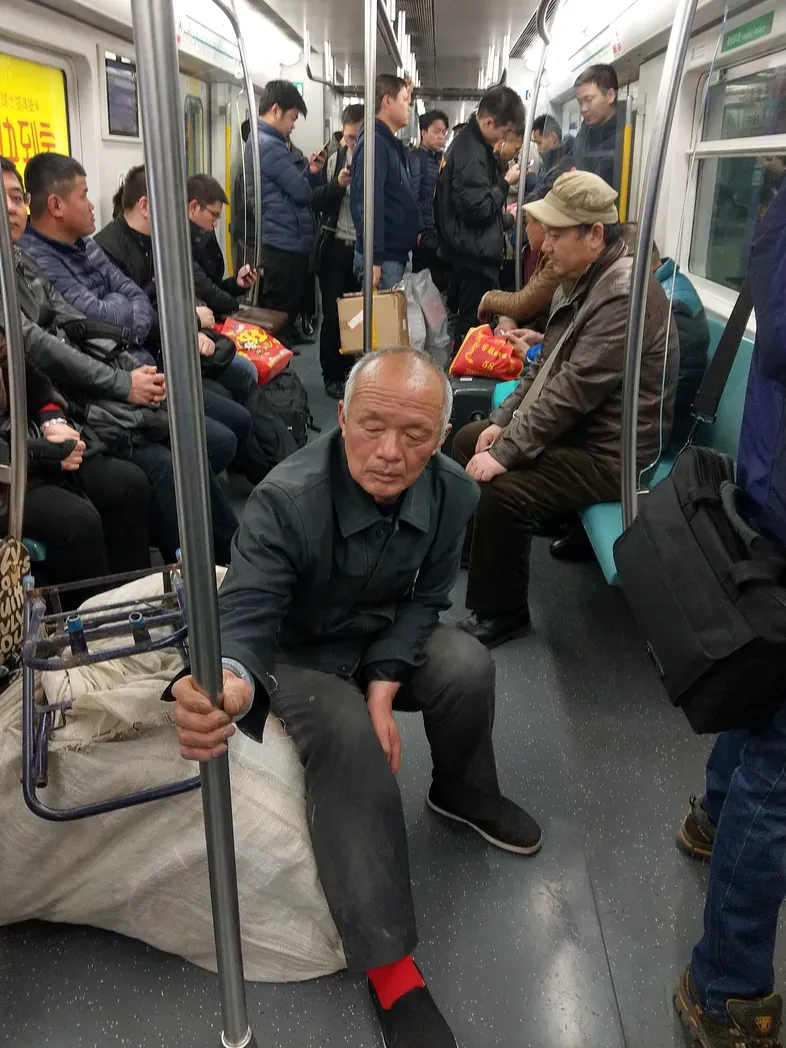北京地鐵車廂內的乘客