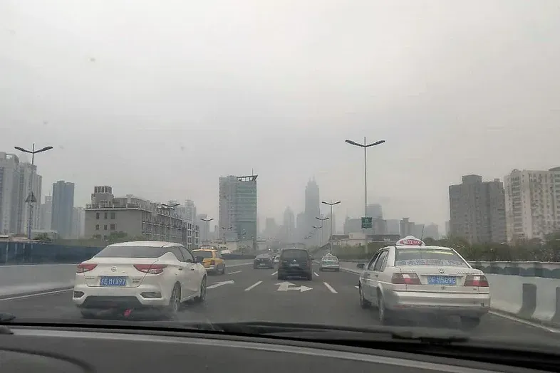 前往上海市中心的快車上